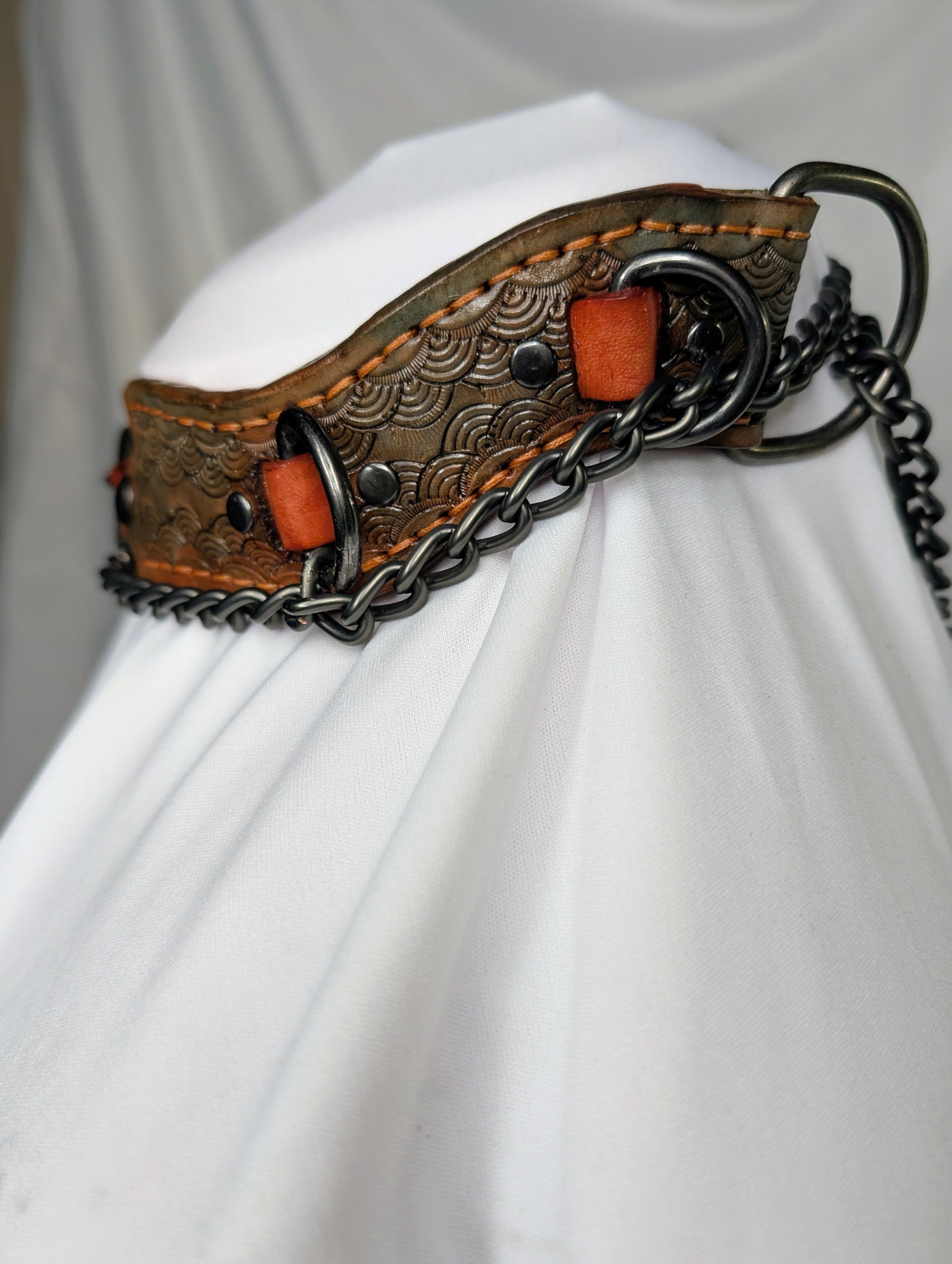 Chunky leather working collar with choker chain, blue and orange