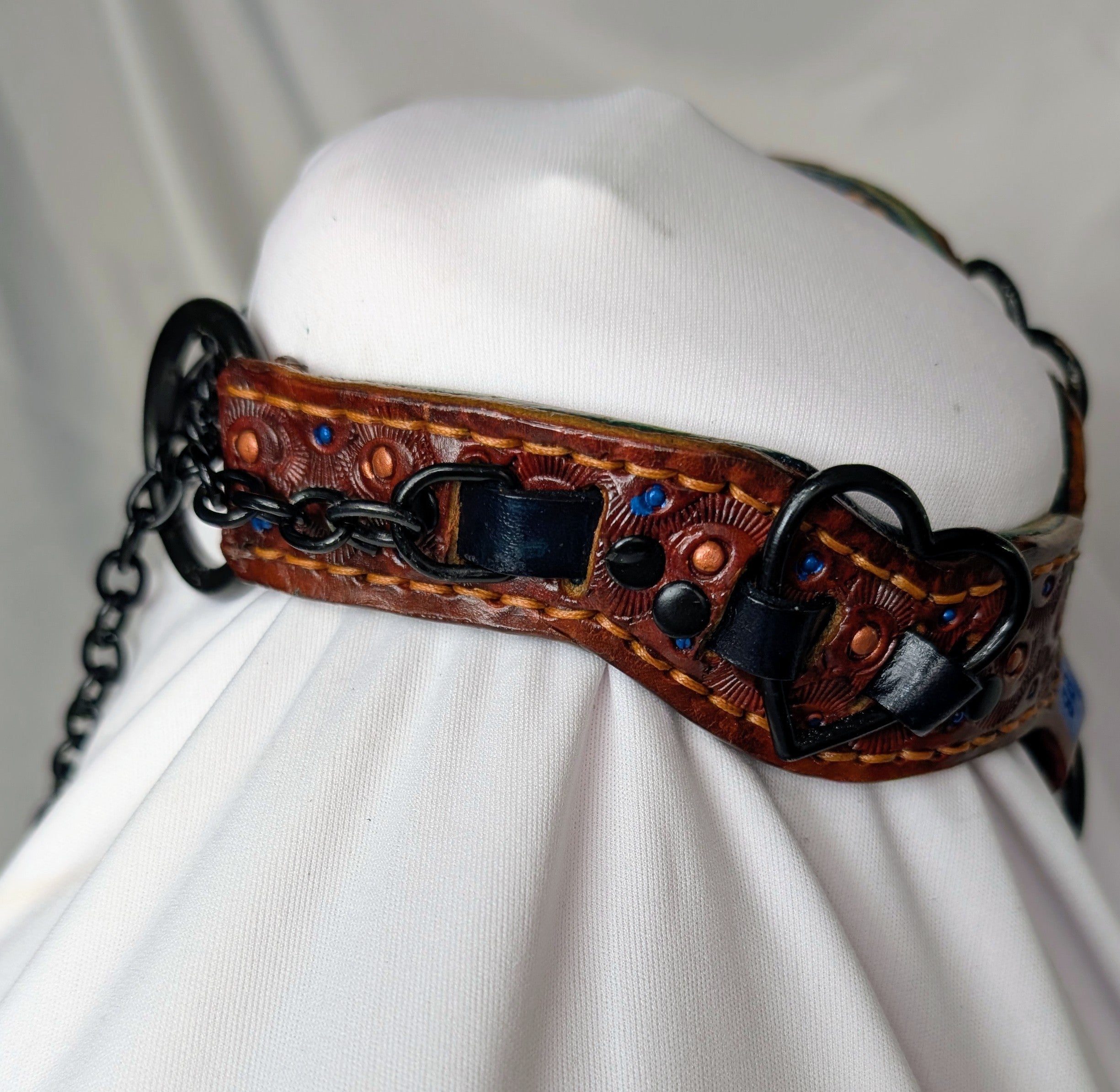 Choker Chain working collar with black heart rings, Brown