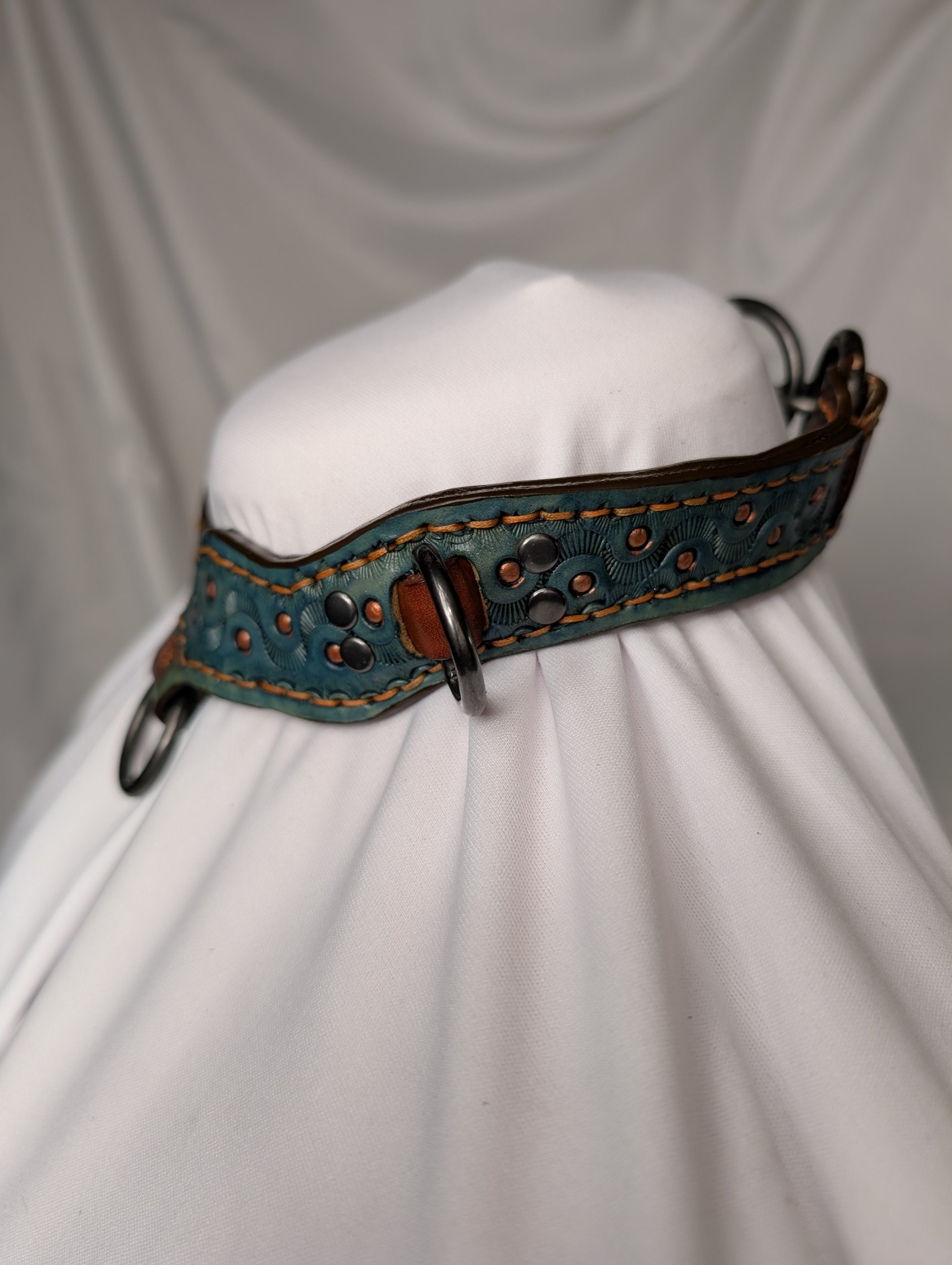 Blue & Brown Working Collar, one size with clasp closure