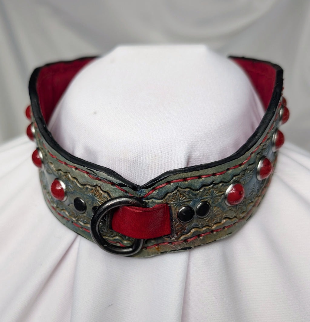 Custom buckled collar, ergonomic cut