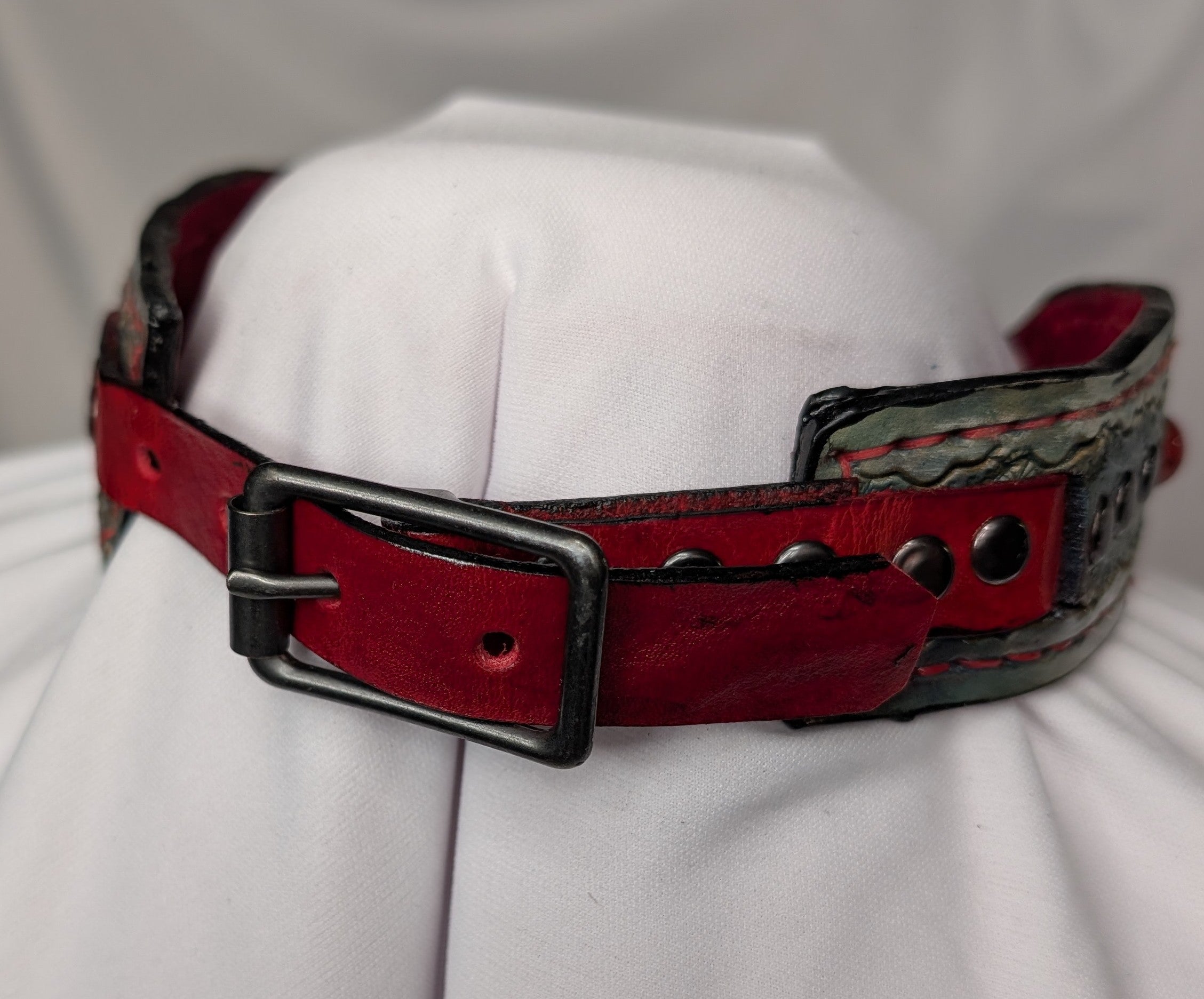 Blue leather  buckled collar with red suede lining, red stone decor