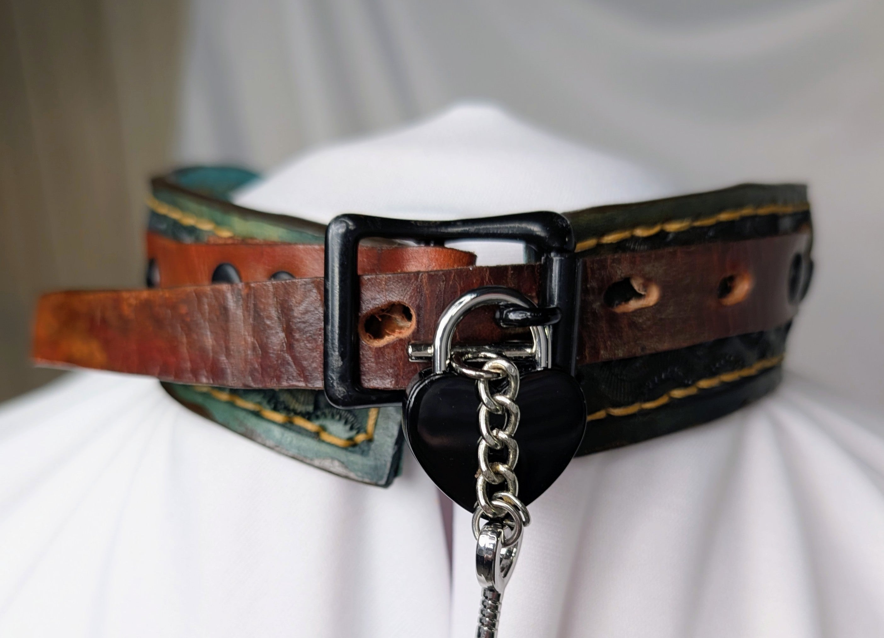 Locking buckled veg-tan collar w/ suede lining, brown on blue