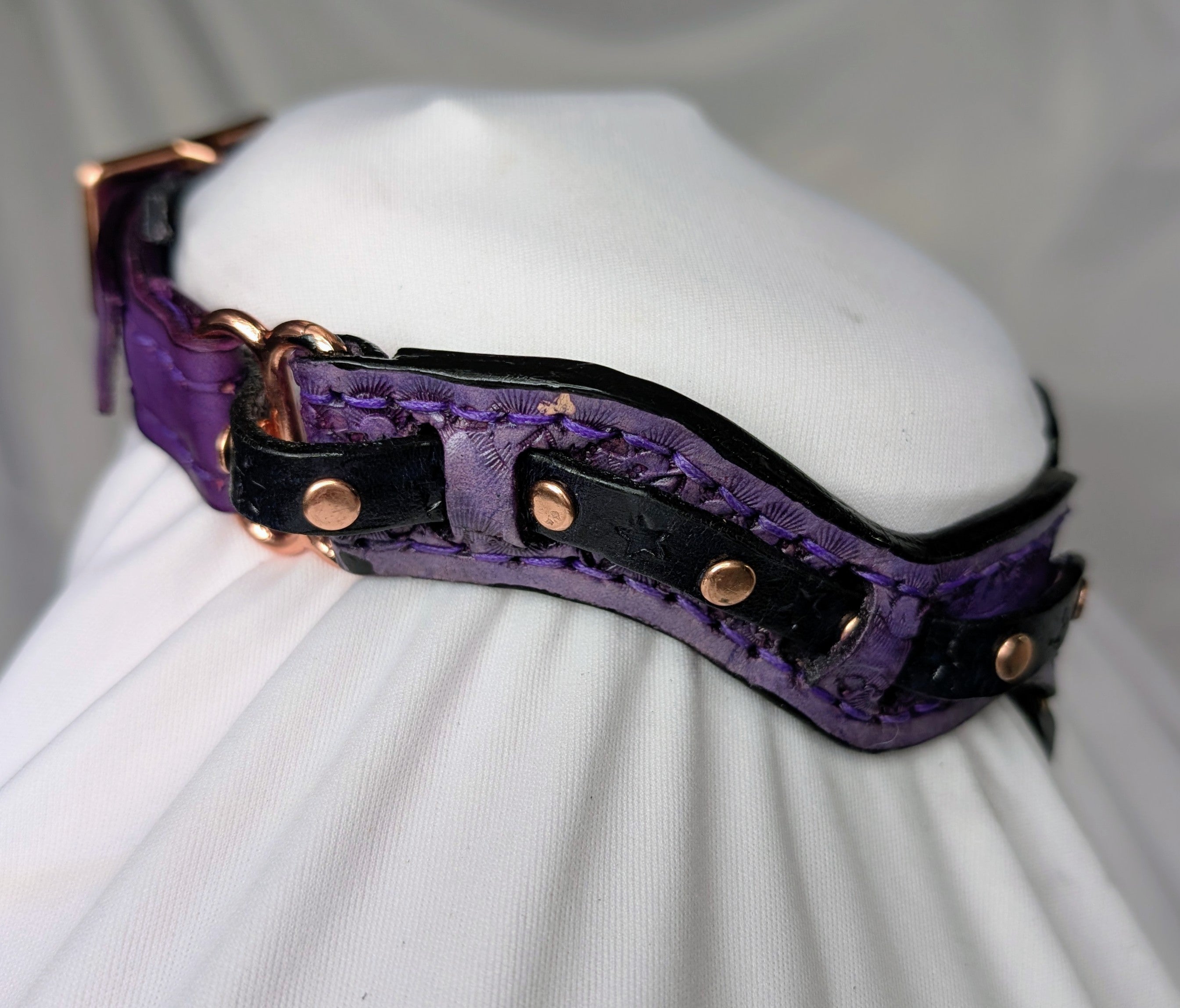 Custom buckled collar, ergonomic cut