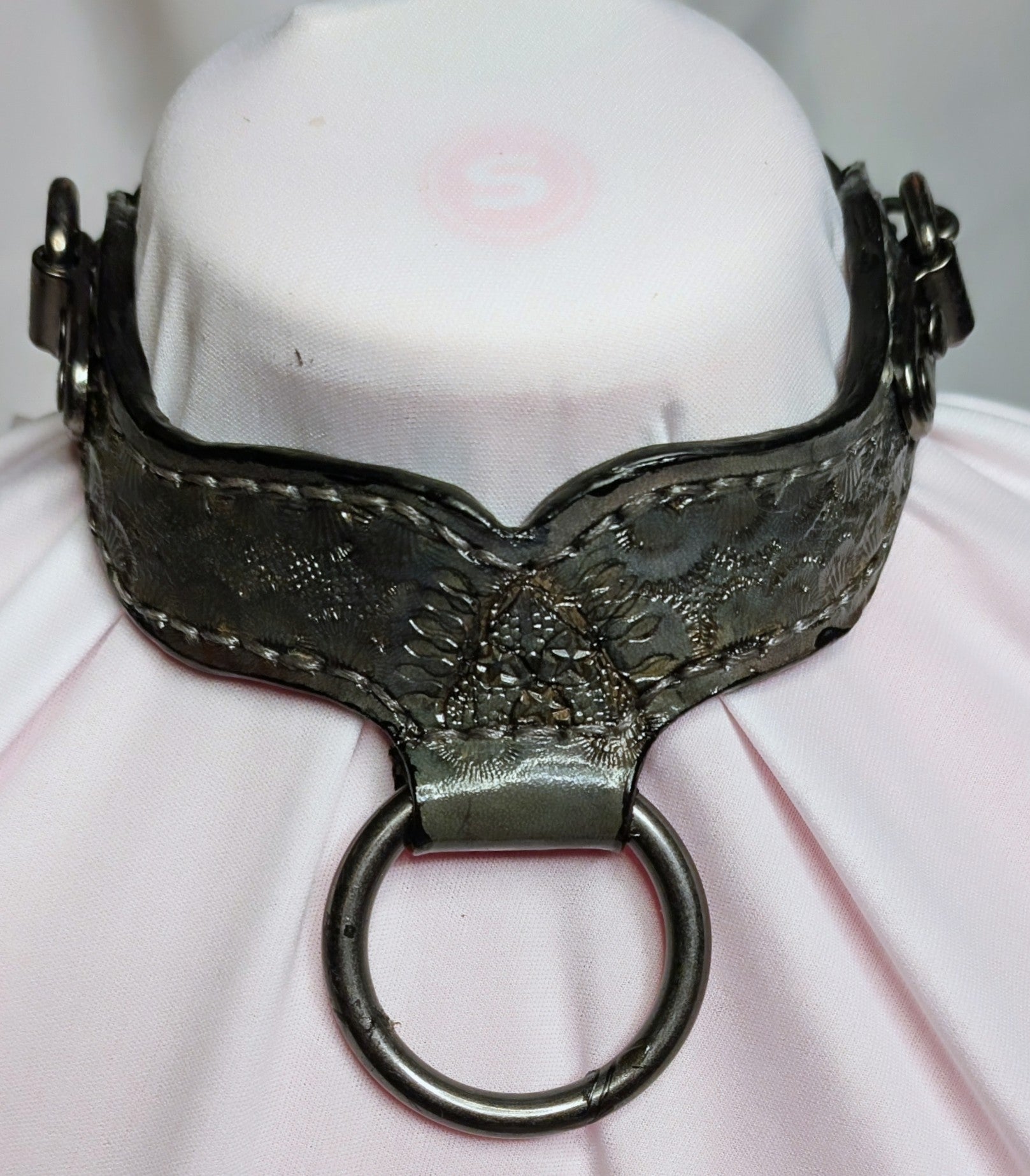 Leather Rebel "choke-her-chain" working collar in slate grey with gun metal hardware