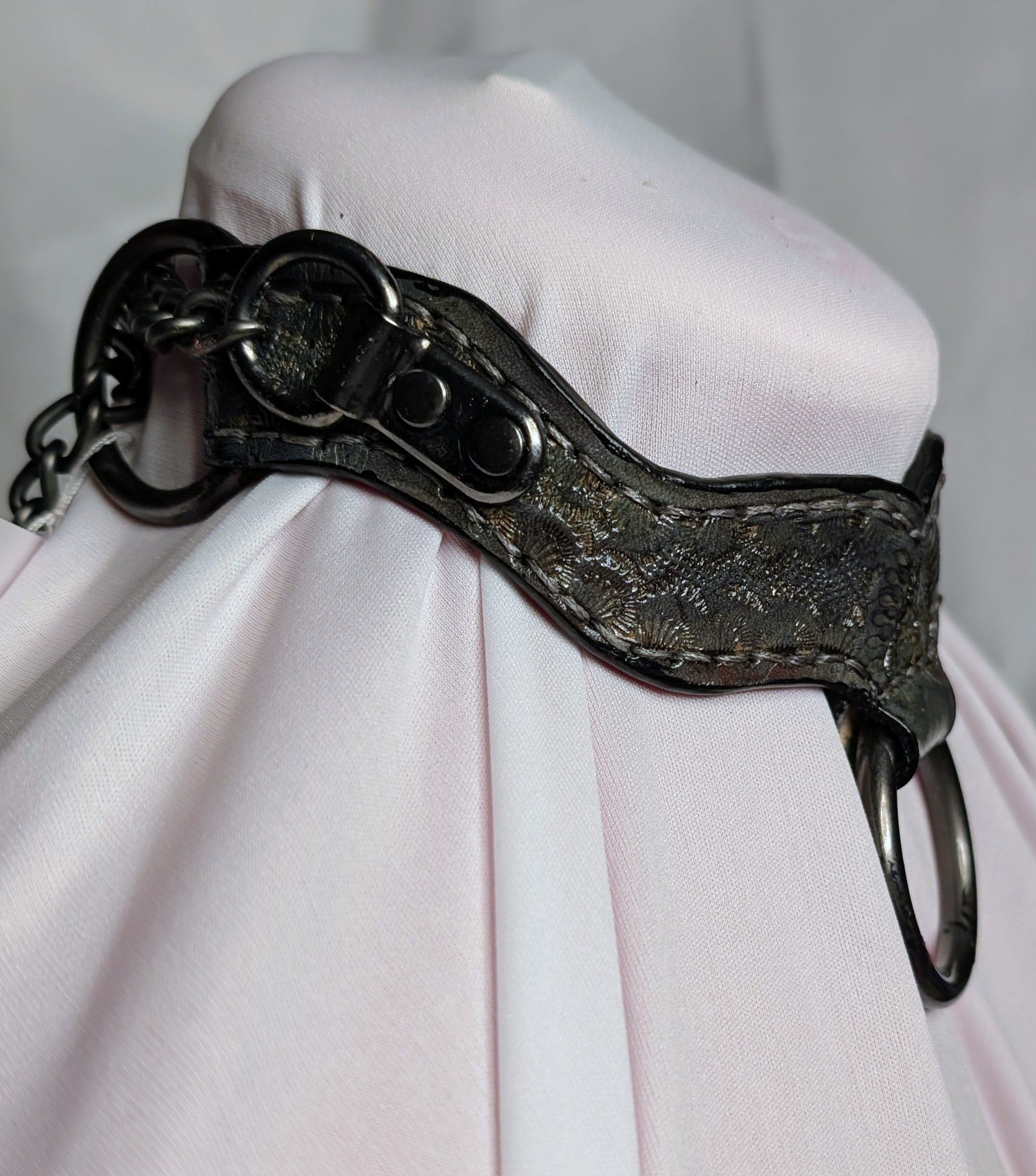 Leather Rebel "choke-her-chain" working collar in slate grey with gun metal hardware