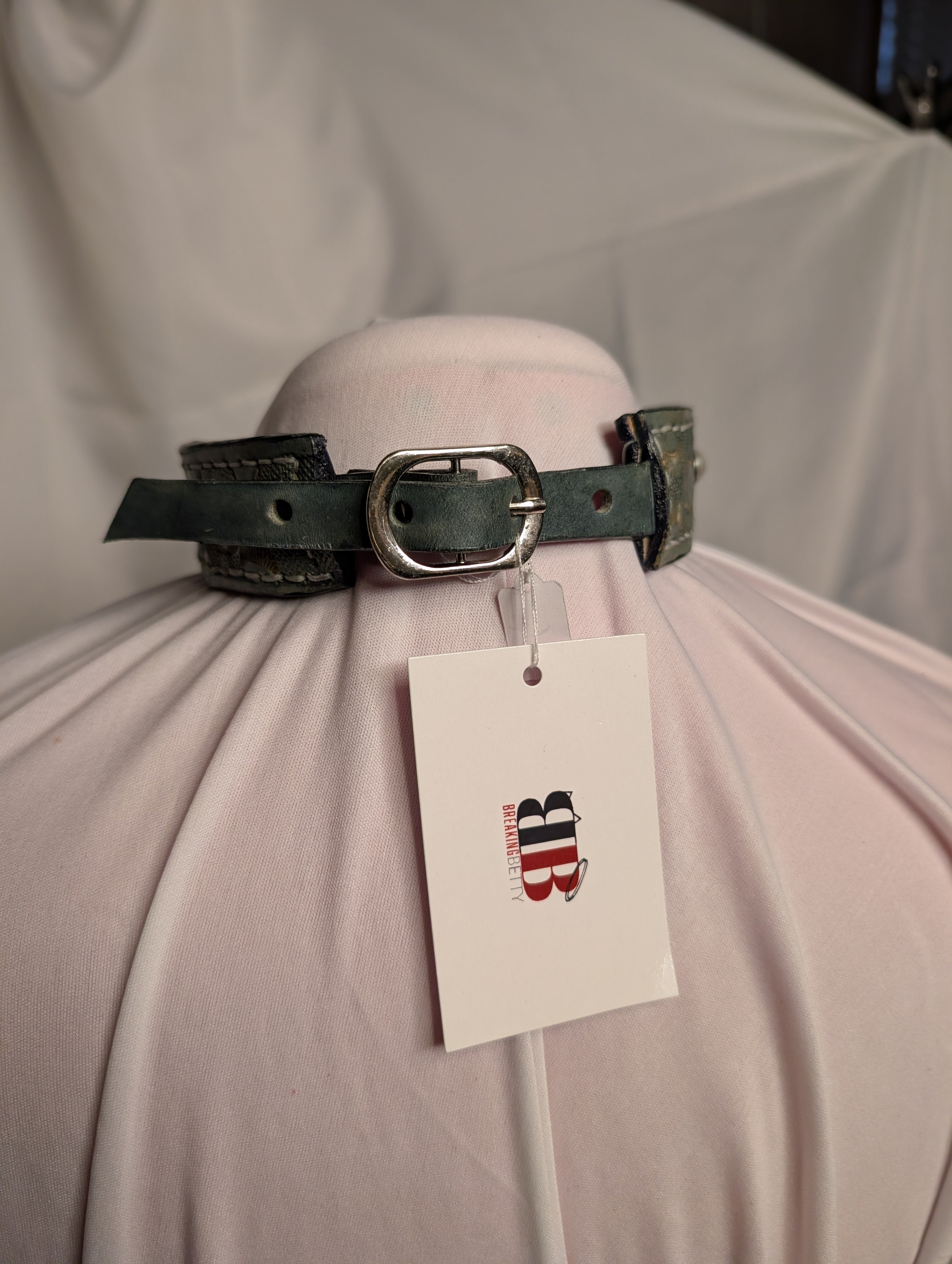 Slate, crescent cut, buckled Collar with synthetic pearls