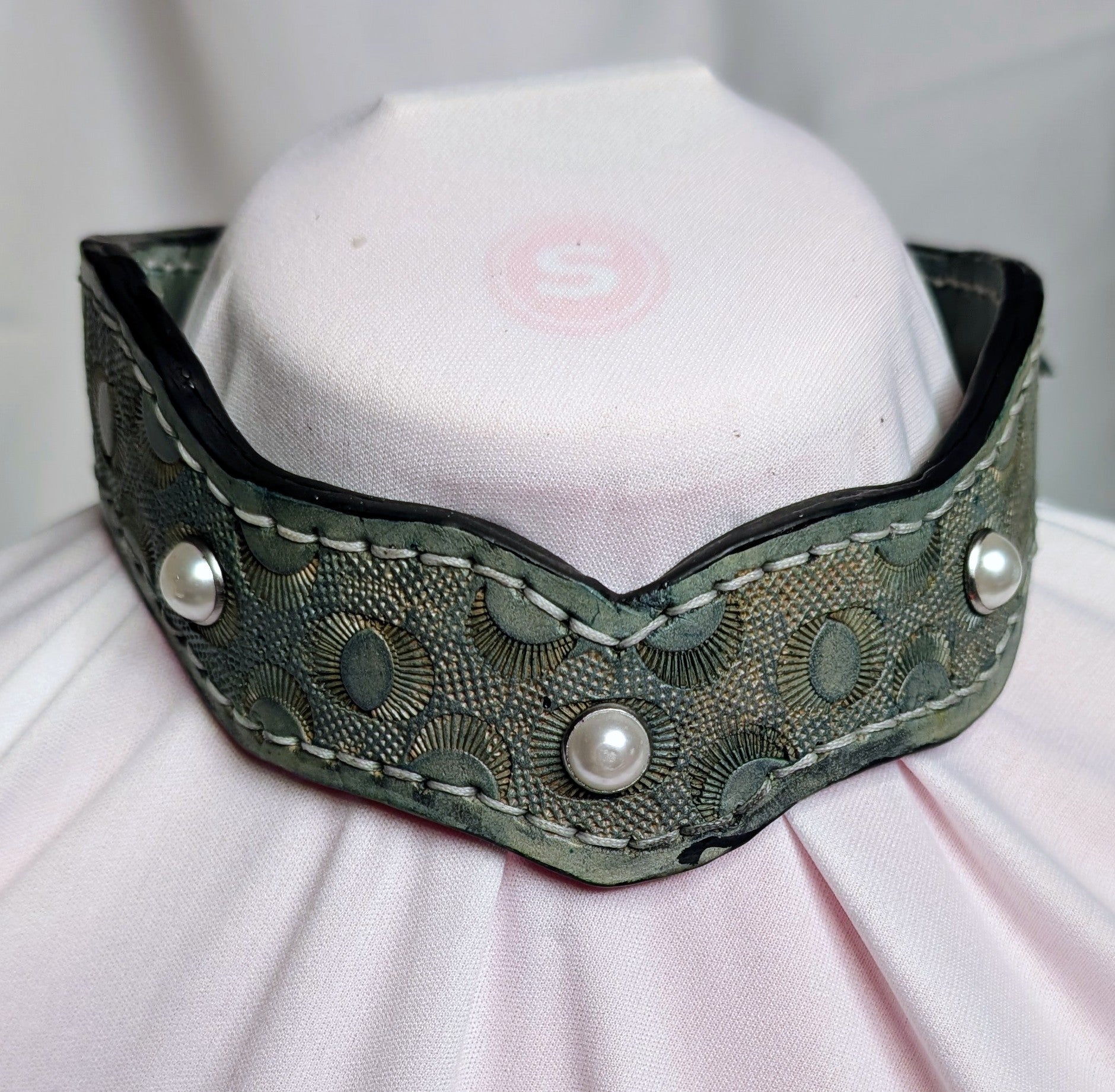 Slate, crescent cut, buckled Collar with synthetic pearls
