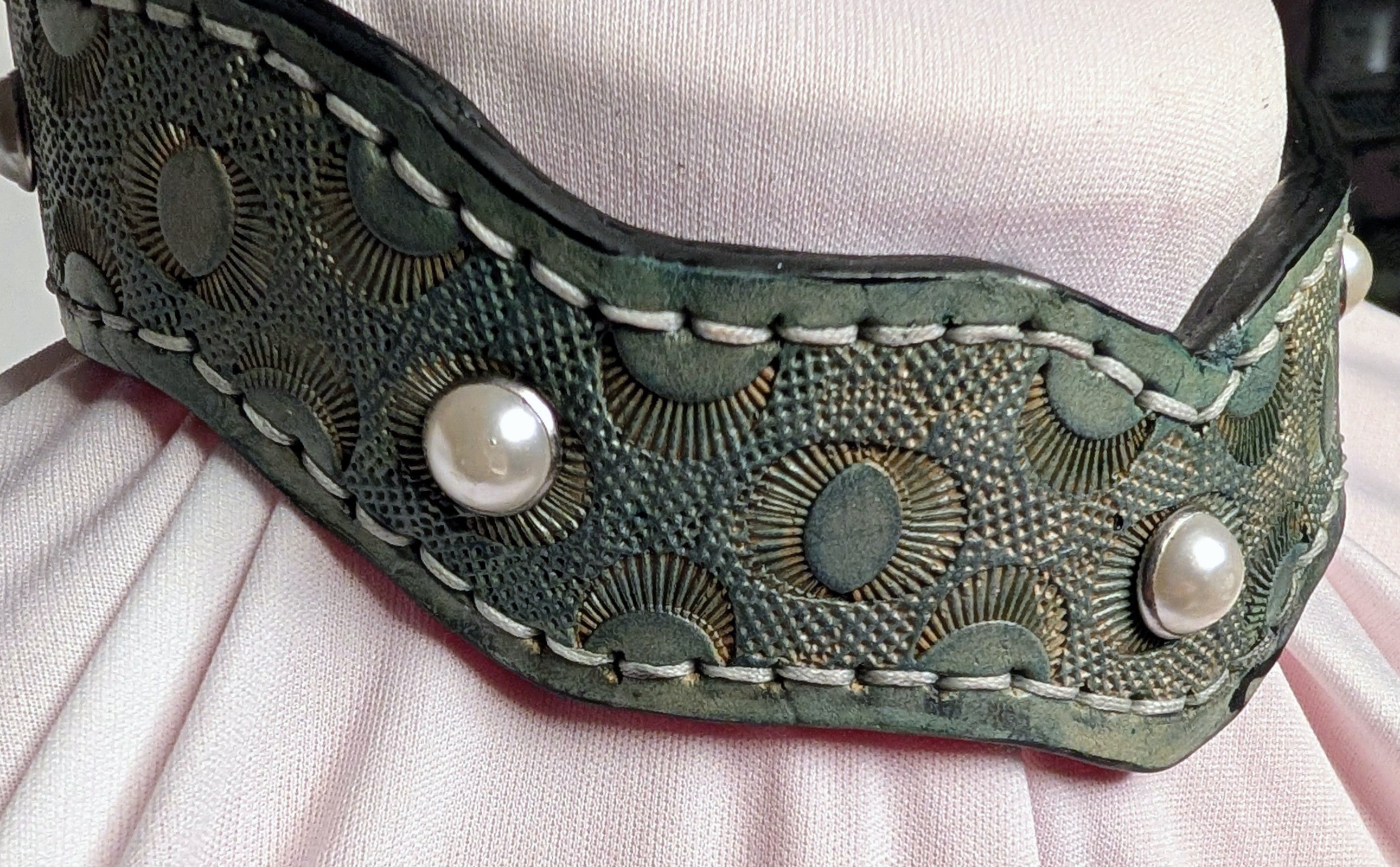Slate, crescent cut, buckled Collar with synthetic pearls