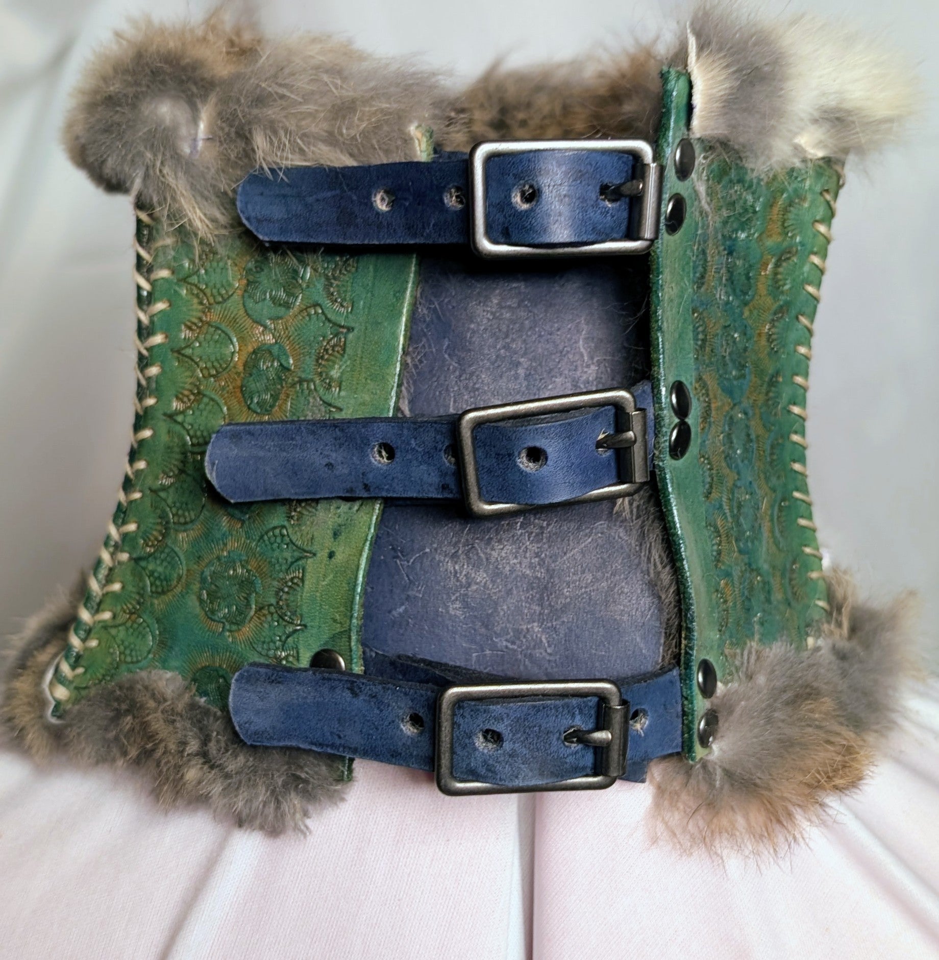 Posture collar, fur lined. Teal with black
