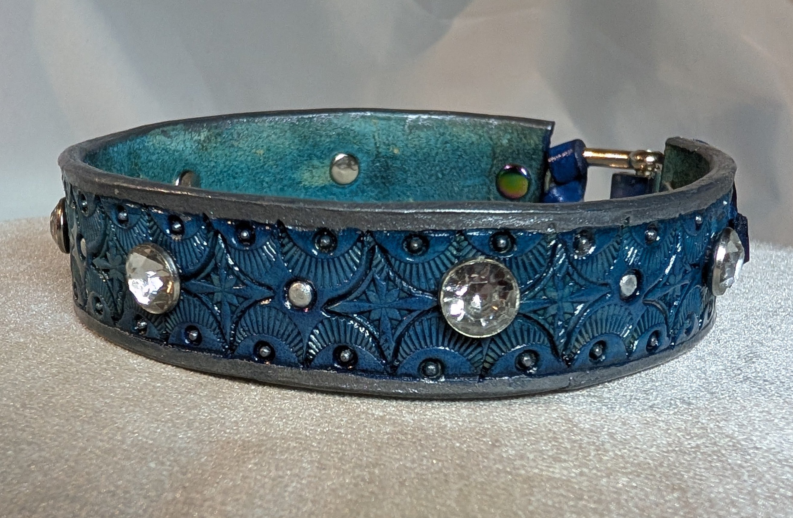 Thick leather Day Collar, blue w/ rhinestones