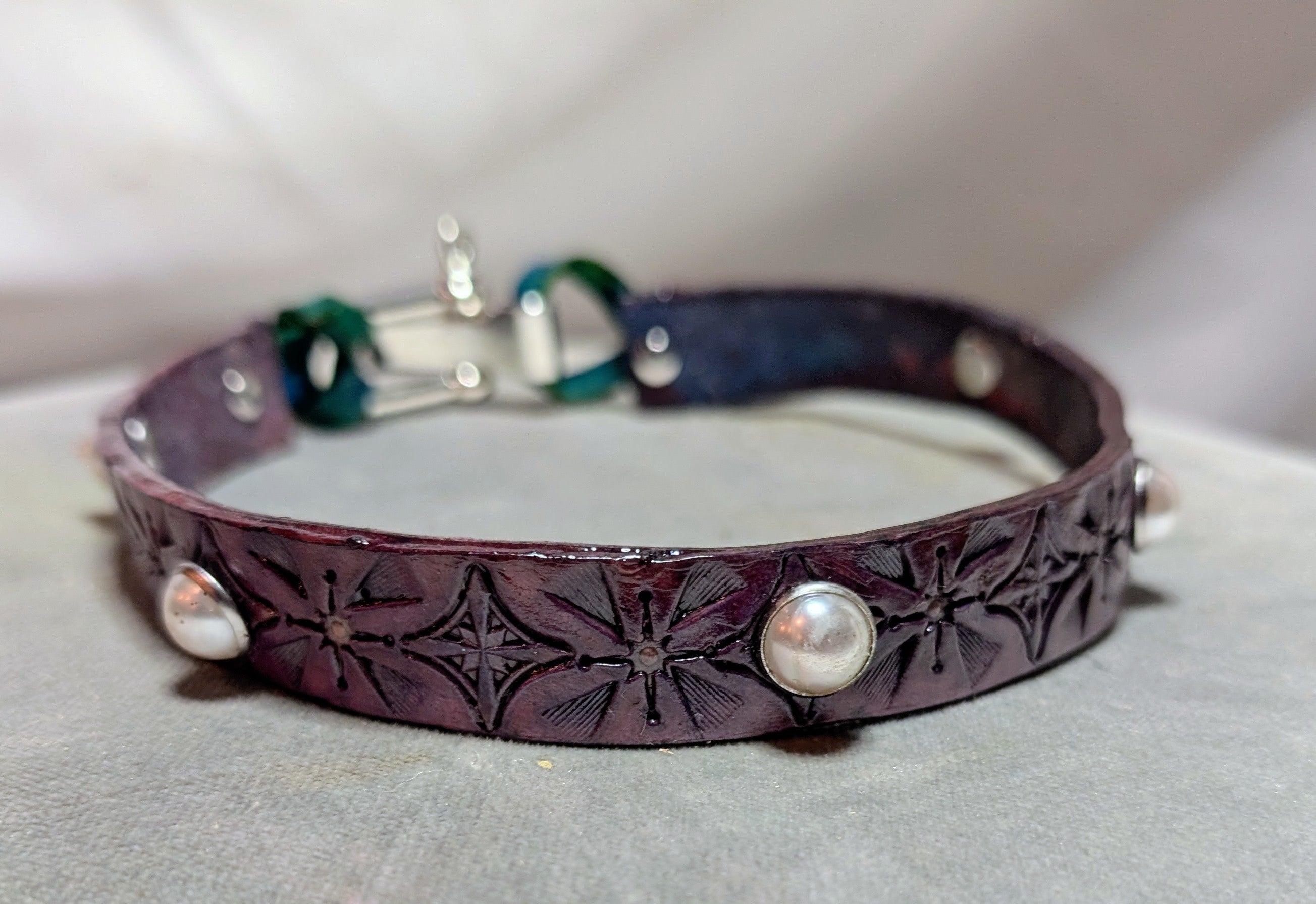 Slim Leather Day Collar, unlined, with large synthetic pearl rivets