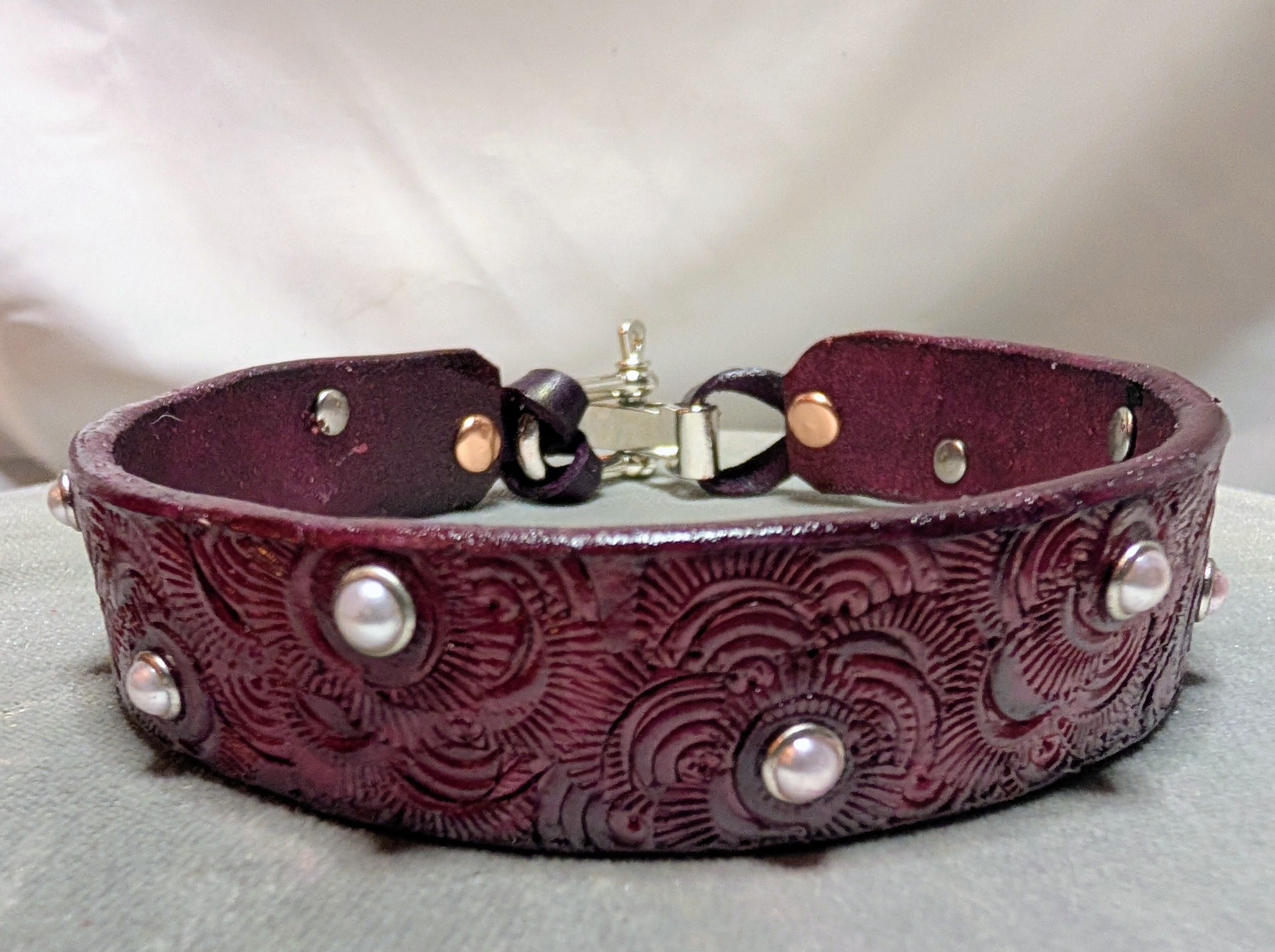 Leather day collar, unlined with Synthetic pearls, rose