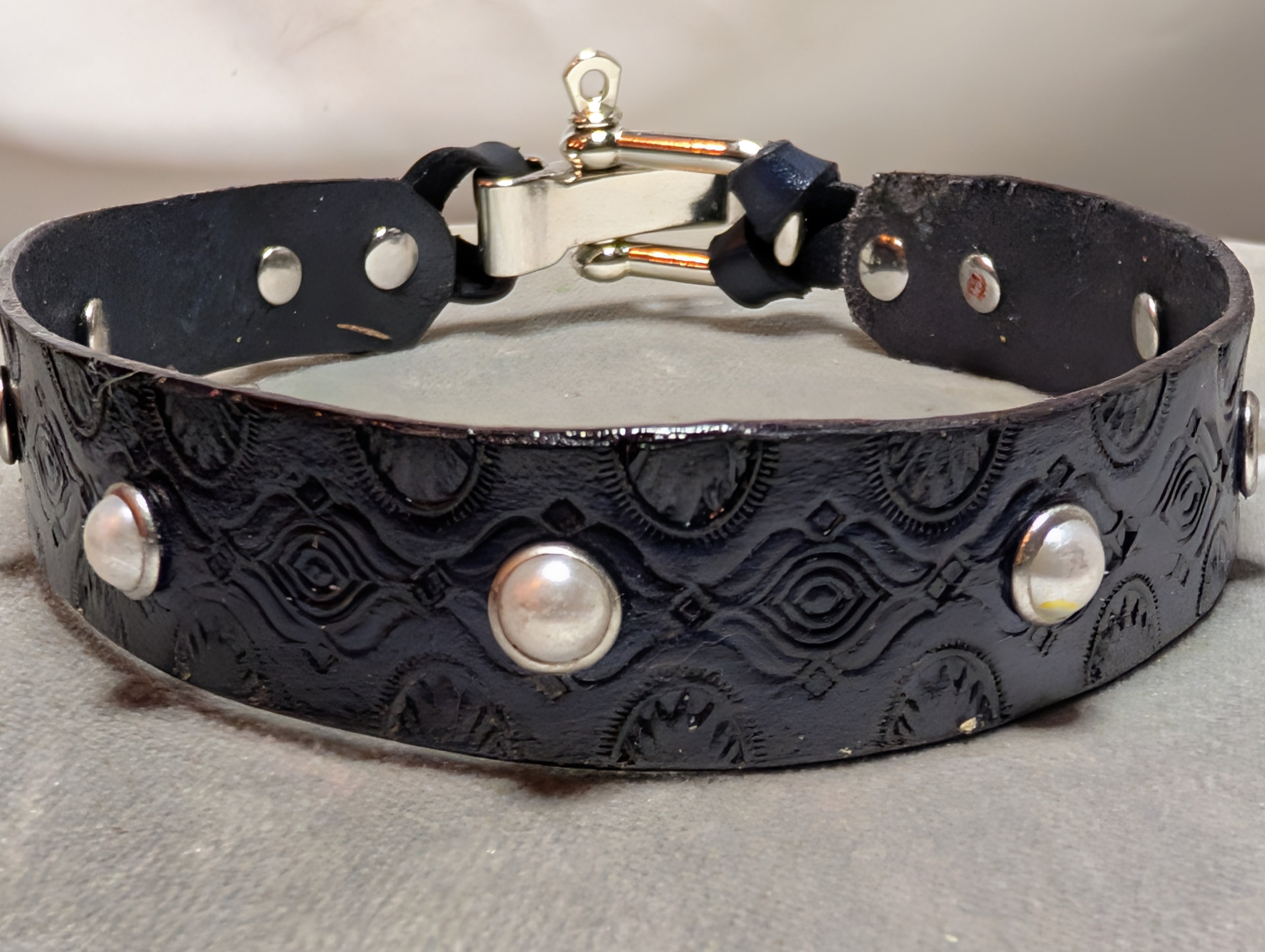 Leather day collar, unlined with synthetic pearls, dark blue